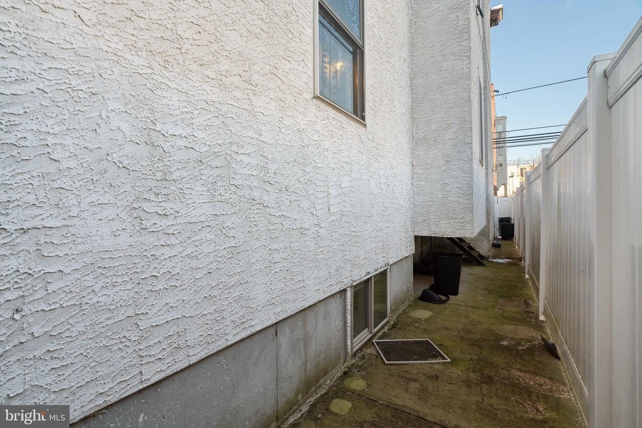 1611 N 17th St #2 - Photo 6 of 18