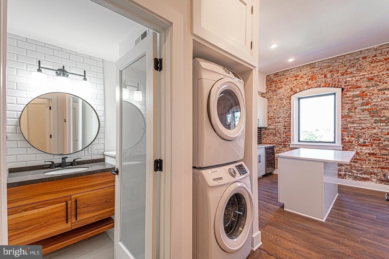 1211 Bainbridge St Unit 3d - Photo 3 of 18