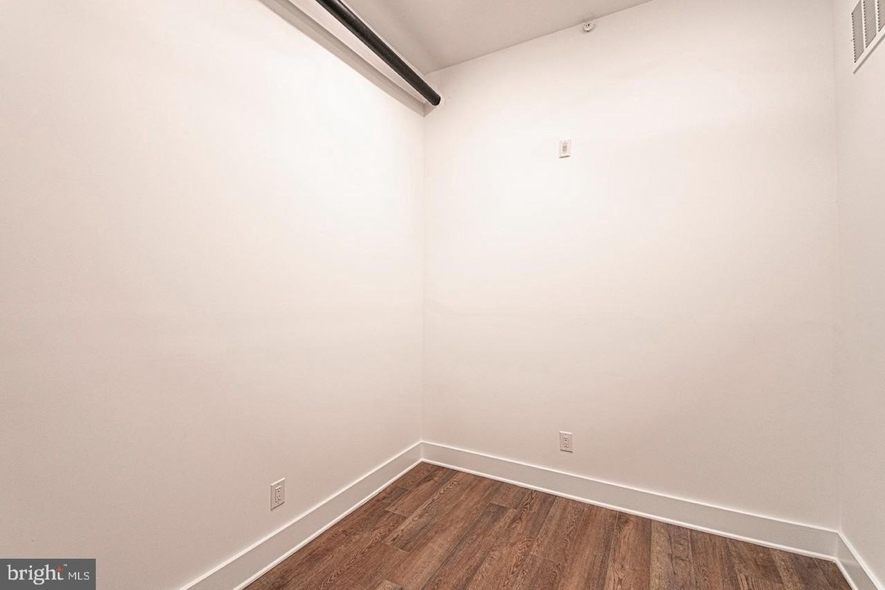 1211 Bainbridge St Unit 3d - Photo 5 of 18