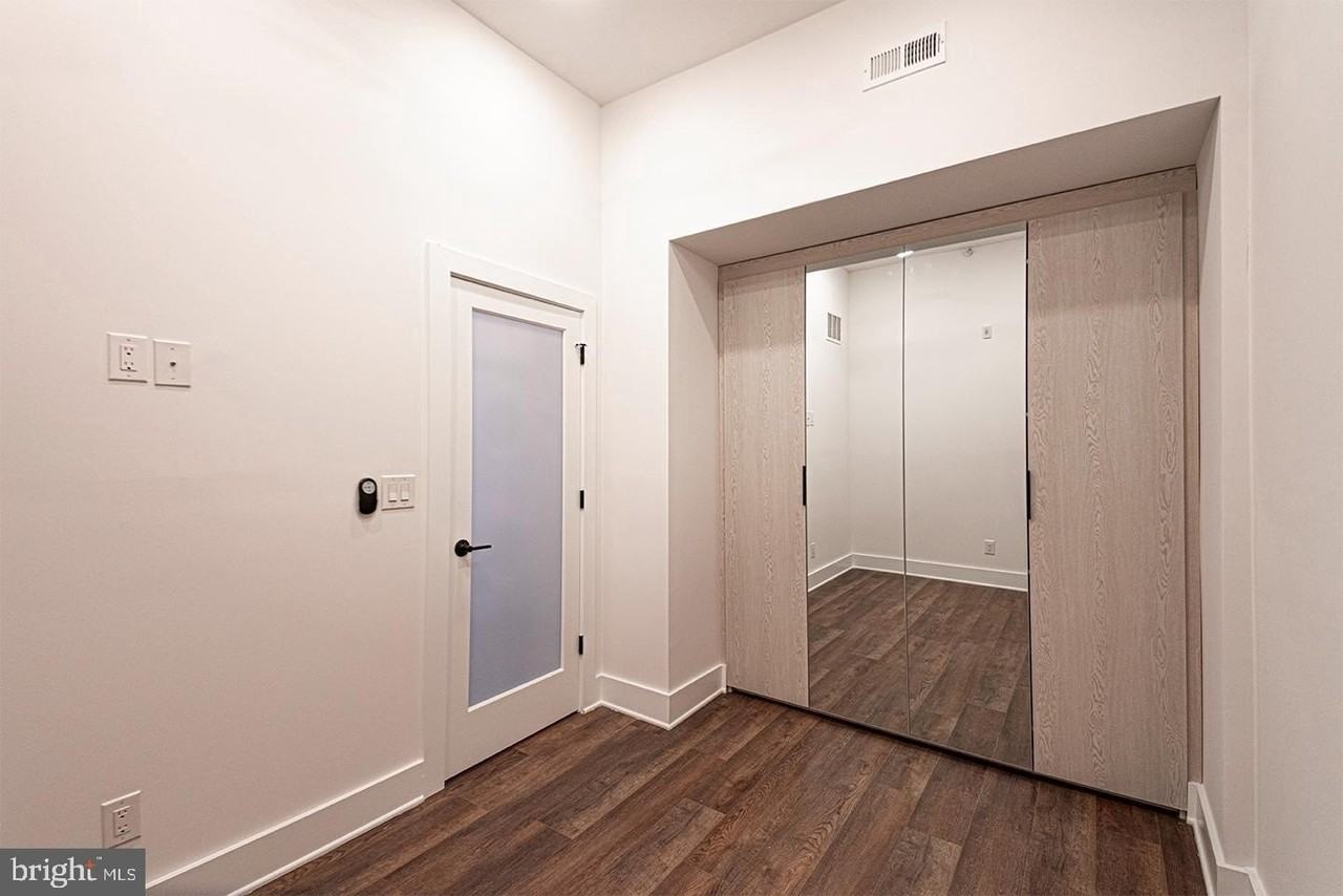 1211 Bainbridge St Unit 3d - Photo 6 of 18