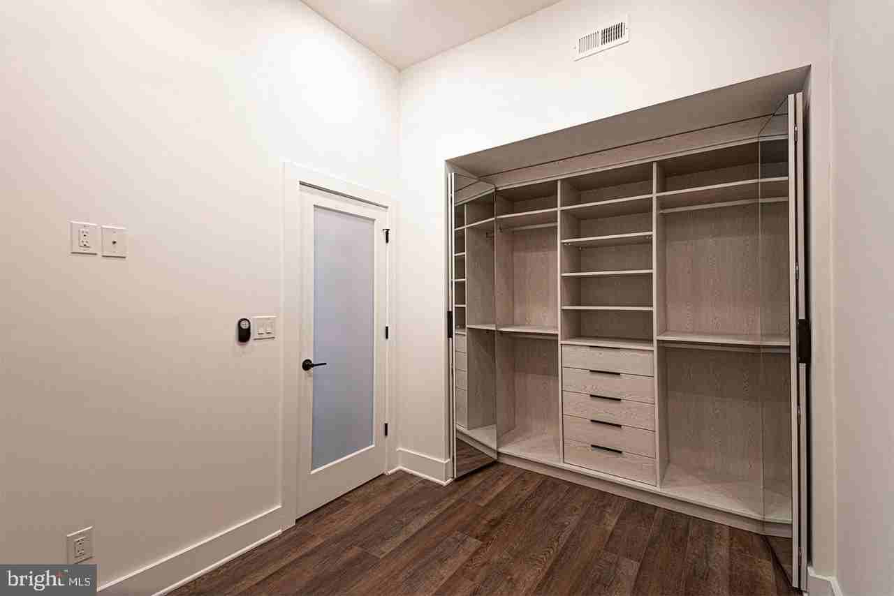 1211 Bainbridge St Unit 3d - Photo 7 of 18