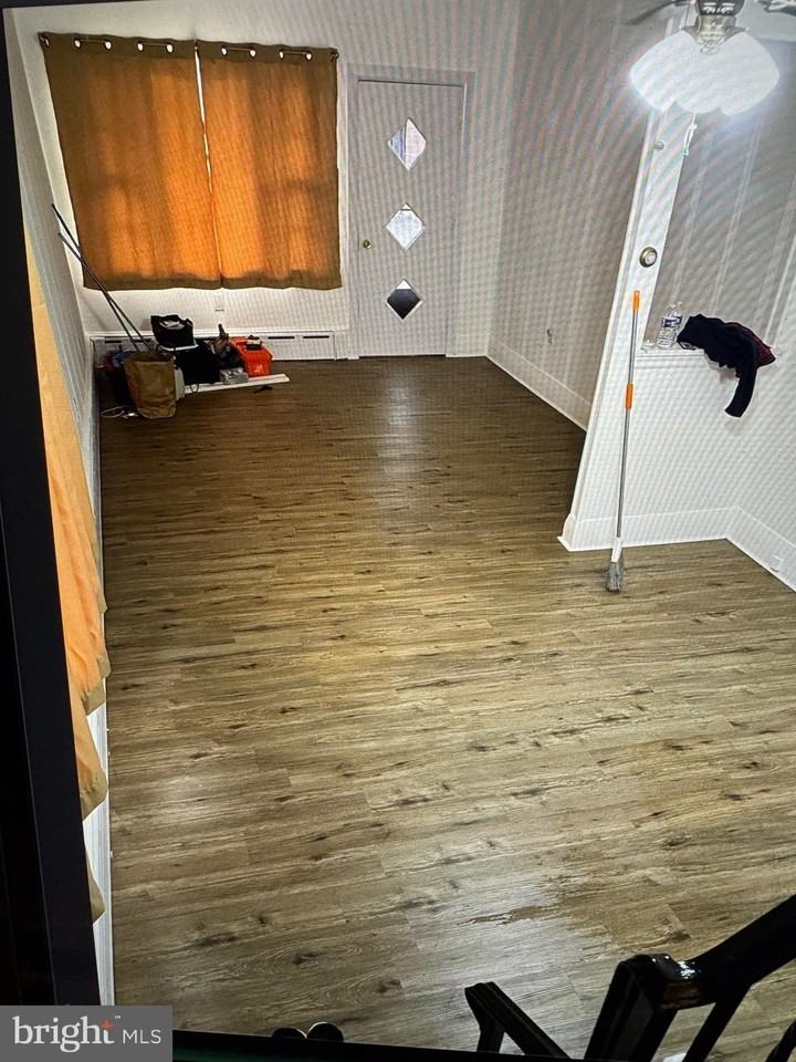 834 E Market St - Photo 5 of 14