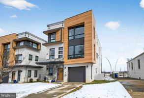 featured image of 911 S Oak St