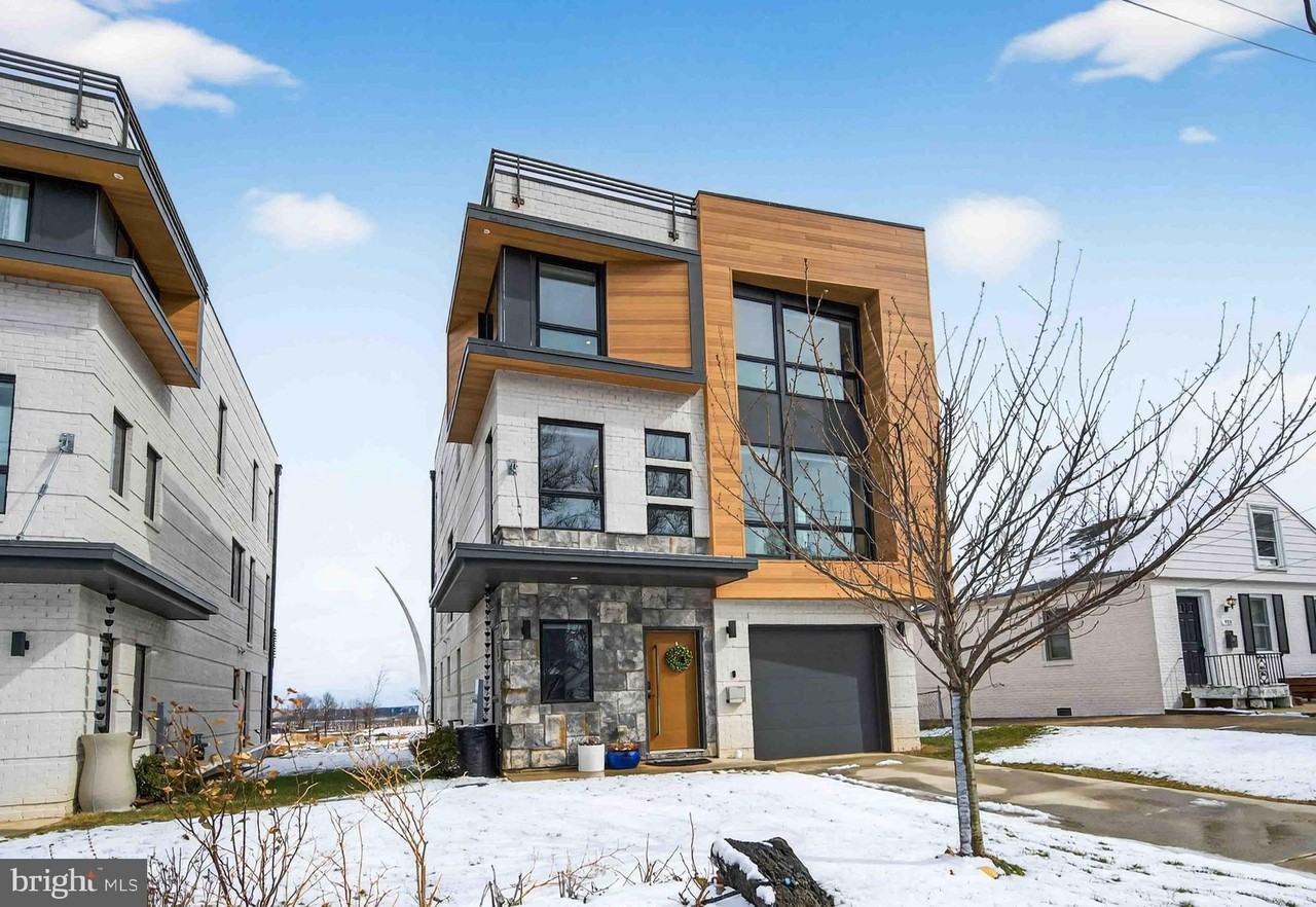 911 S Oak St - Photo 2 of 50