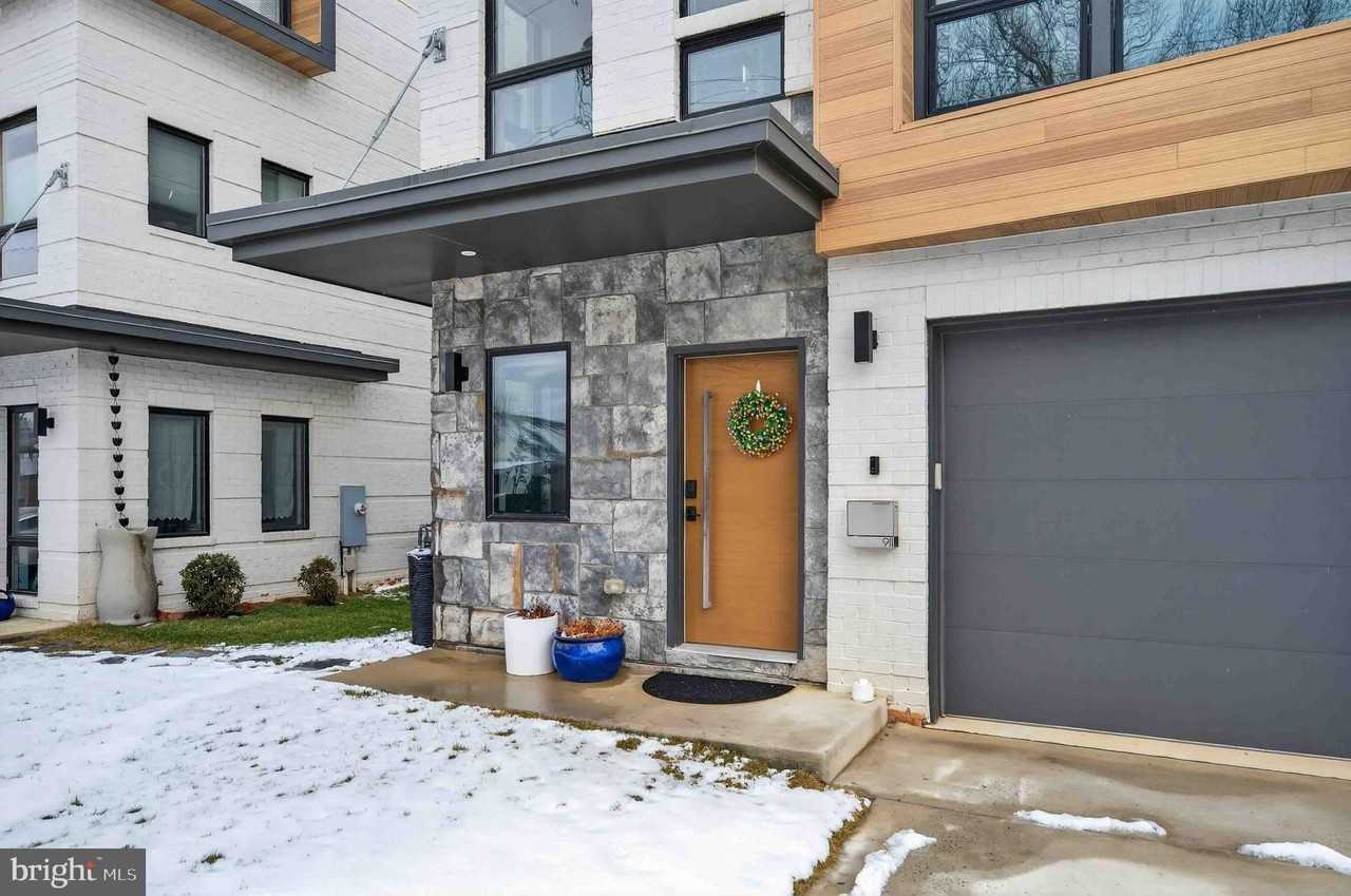 911 S Oak St - Photo 3 of 50