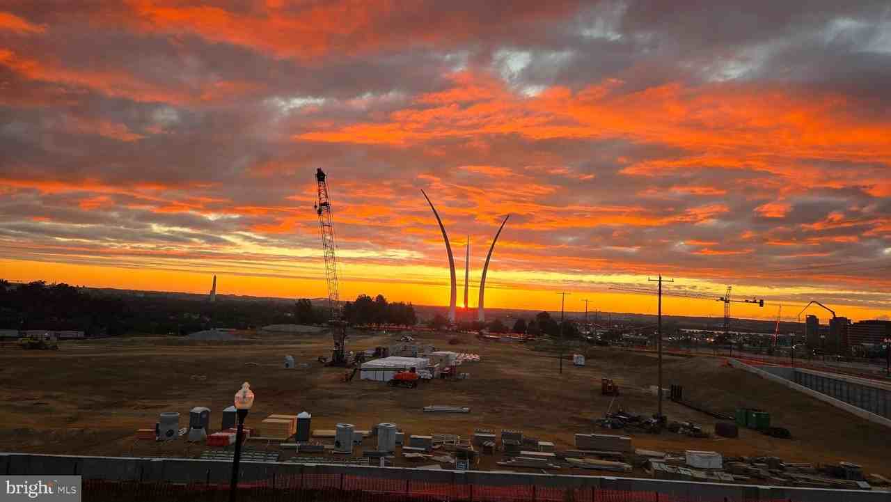 911 S Oak St - Photo 4 of 50