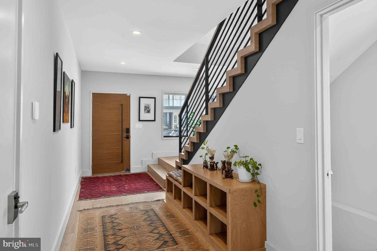 911 S Oak St - Photo 6 of 50