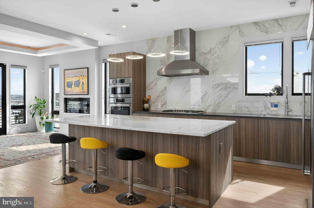 911 S Oak St - Photo 7 of 50