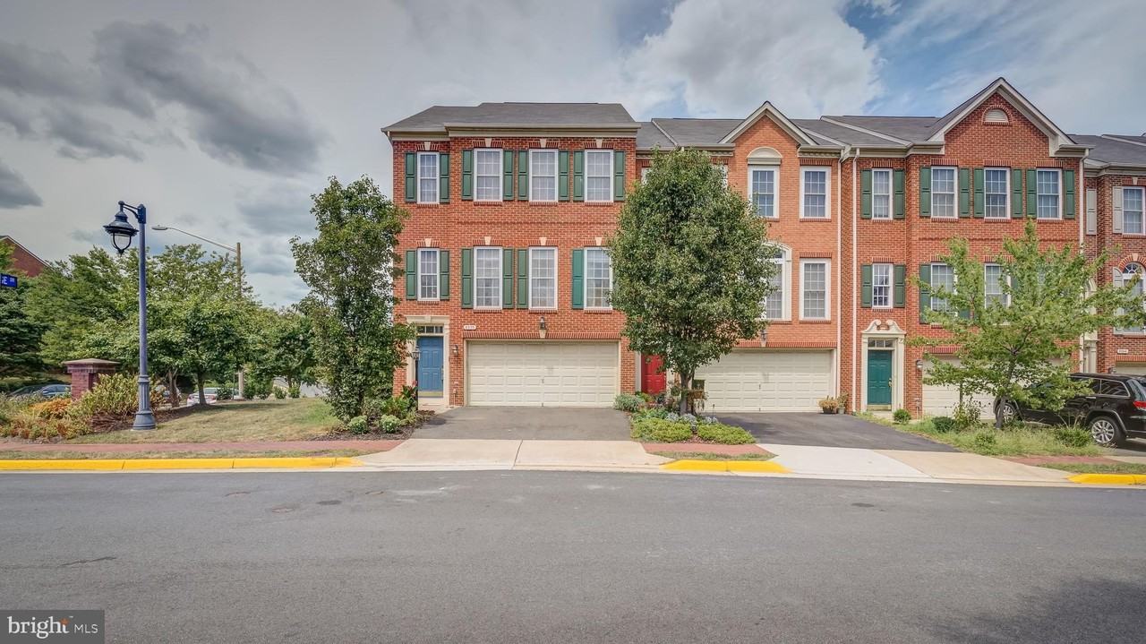 8070 Samuel Wallis St - Photo 2 of 50