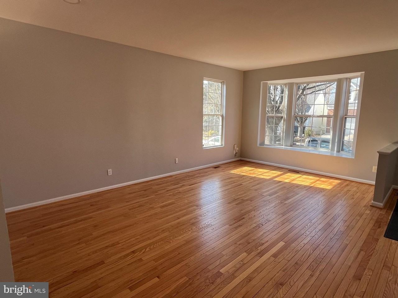 14223 Brenham Dr - Photo 3 of 32