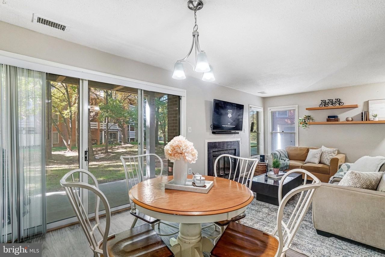 7598L Lakeside Village Dr Unit L - Photo 5 of 36