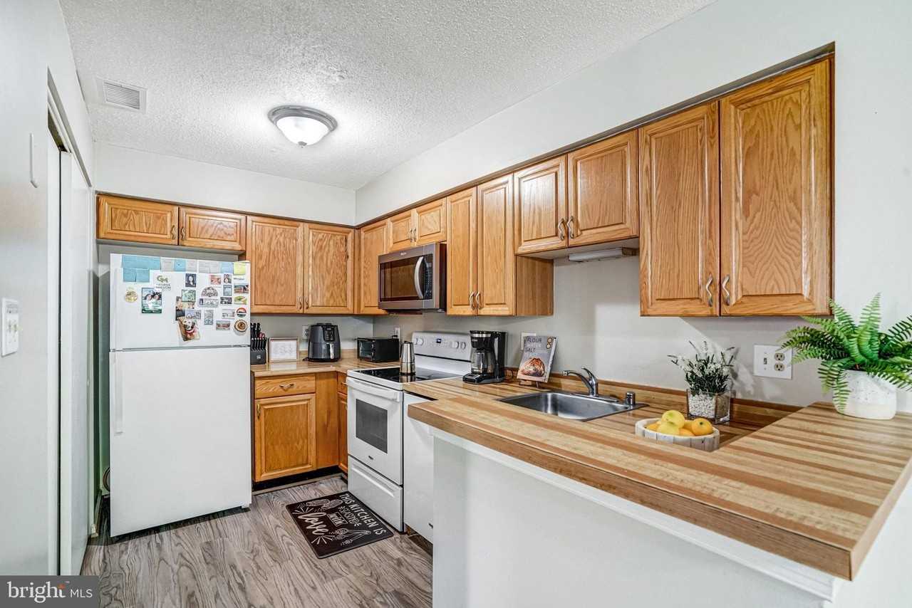 7598L Lakeside Village Dr Unit L - Photo 6 of 36