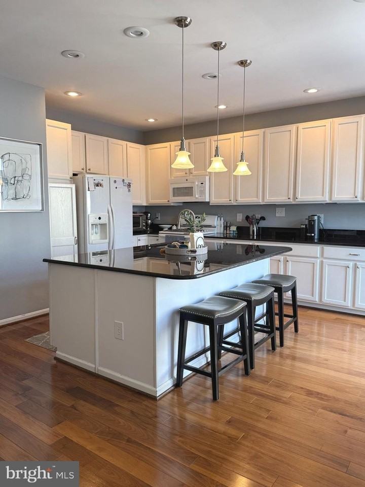 20554 Banbury Sq - Photo 2 of 20