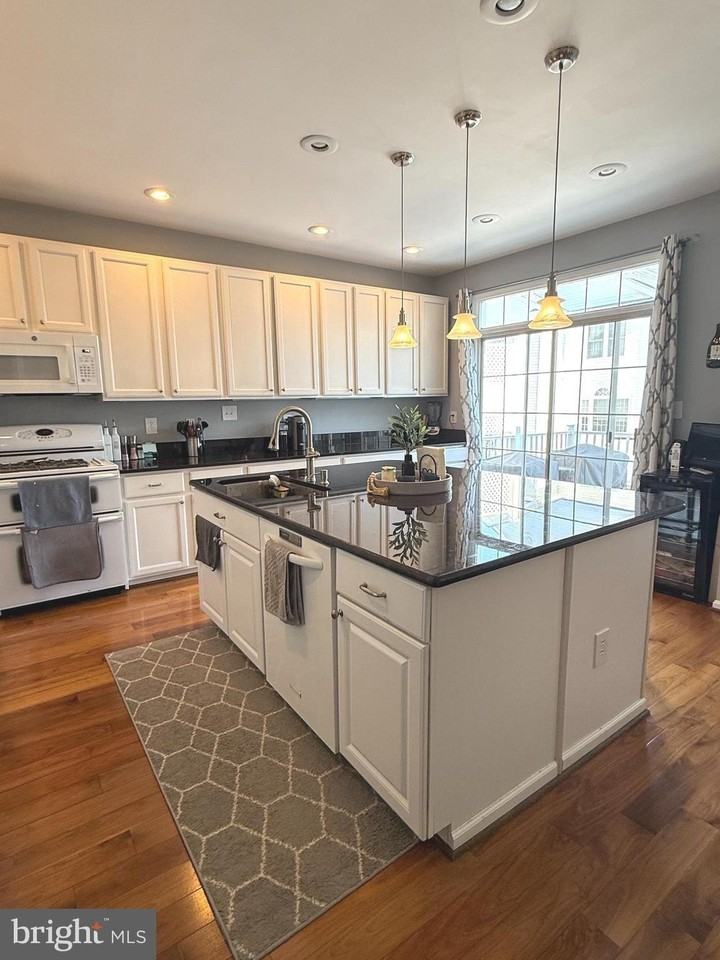 20554 Banbury Sq - Photo 3 of 20