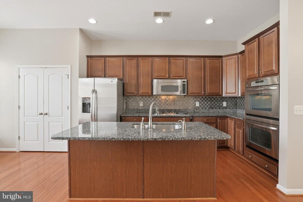 22660 Amberjack Sq - Photo 2 of 27