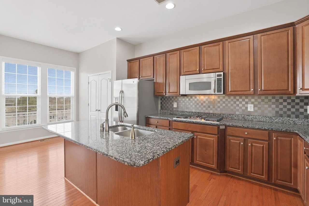 22660 Amberjack Sq - Photo 5 of 27