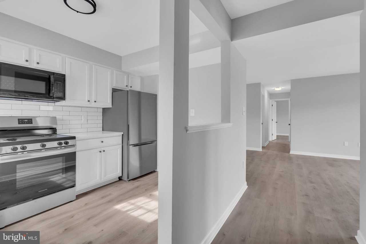 8720 Sugarwood Ln - Photo 3 of 24