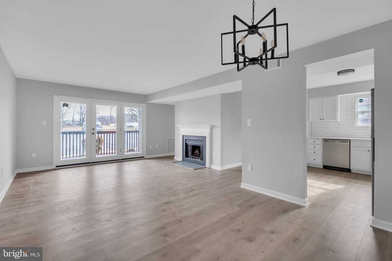 8720 Sugarwood Ln - Photo 7 of 24