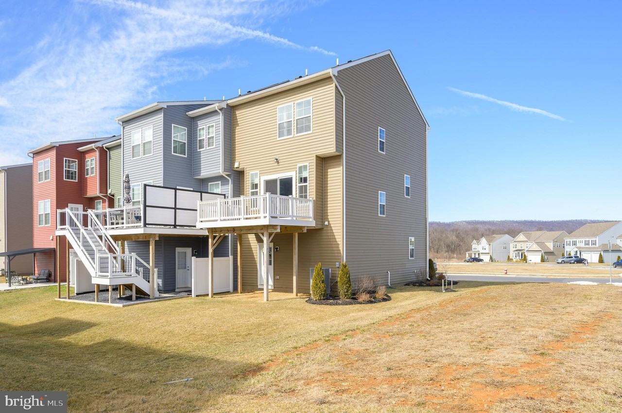 201 Hillsdale Pl - Photo 4 of 50