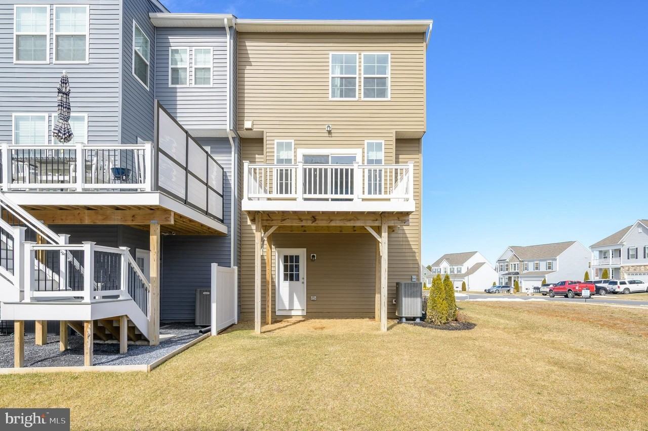 201 Hillsdale Pl - Photo 5 of 50