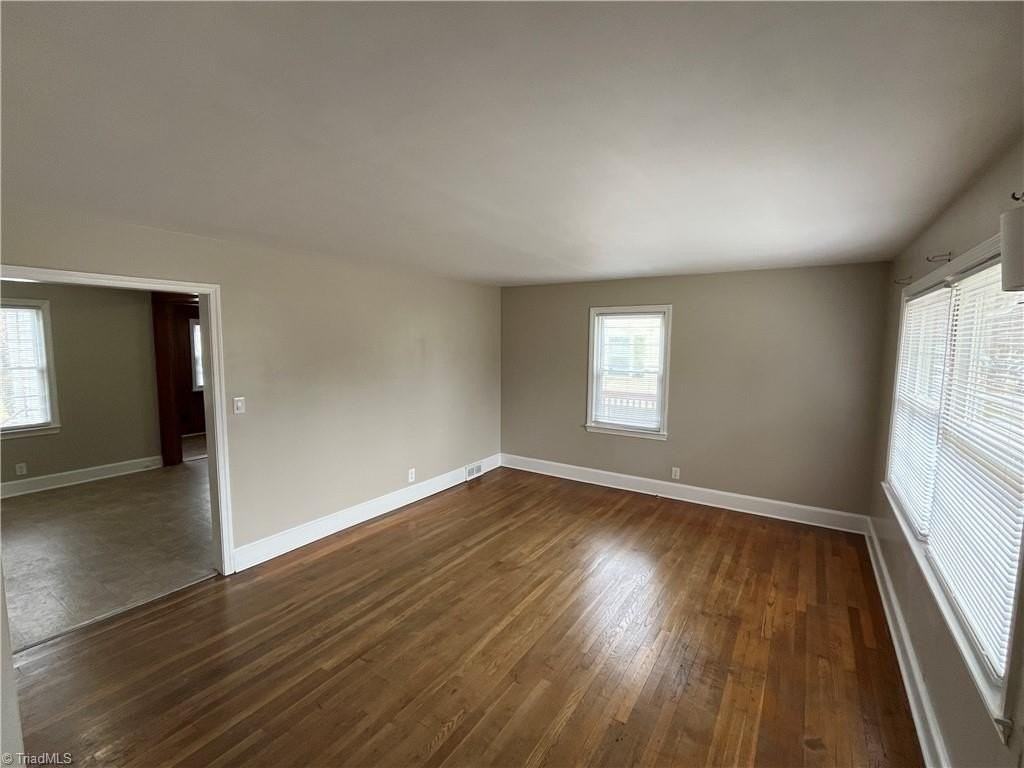 343 Elmwood Dr - Photo 5 of 44