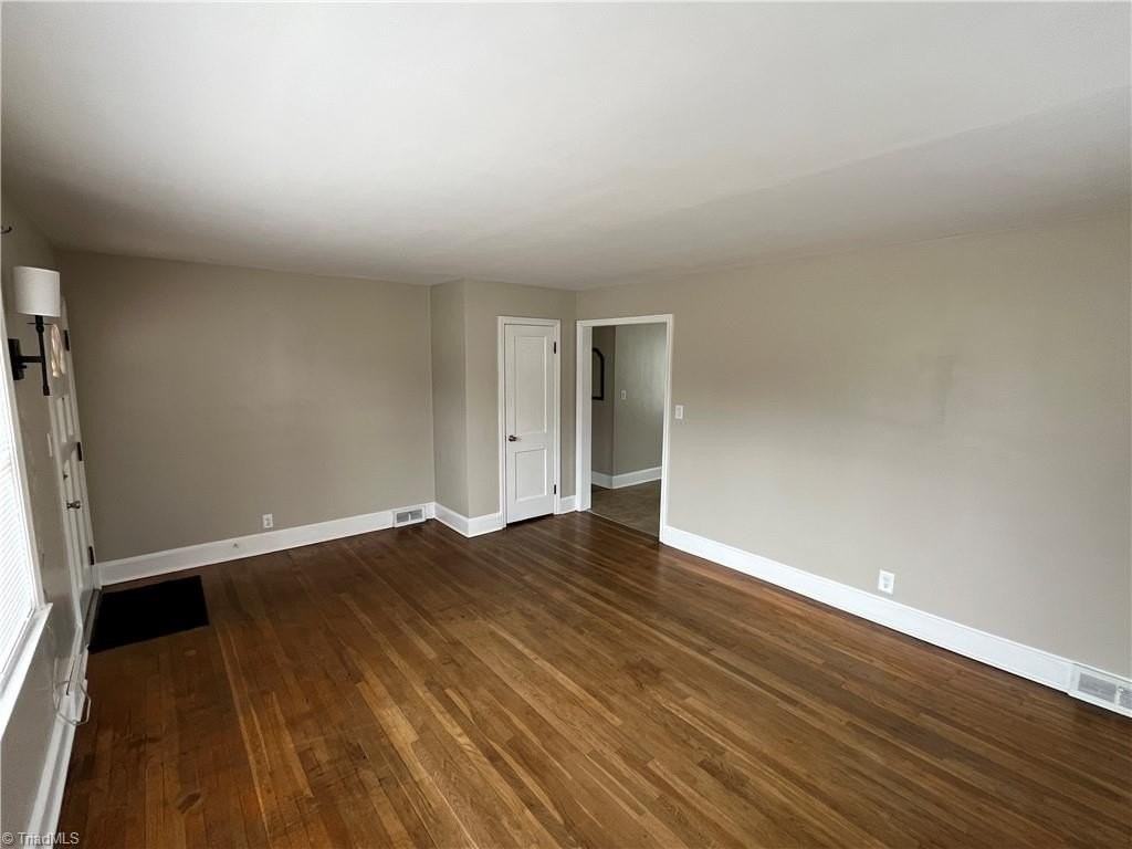 343 Elmwood Dr - Photo 6 of 44