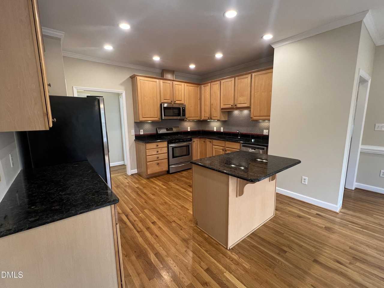 123 Forest Green Dr - Photo 7 of 40