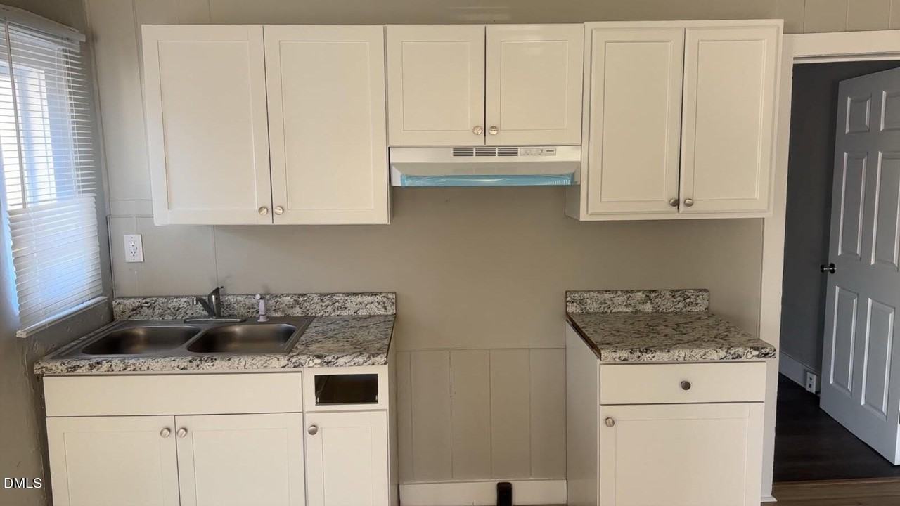 805 Rountree Ave Se - Photo 5 of 10