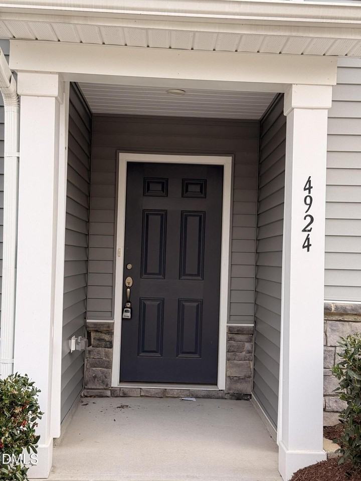 4924 Southern Magnolia Dr - Photo 2 of 42