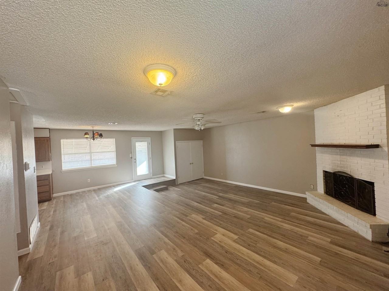 1407 Hunt St - Photo 2 of 13