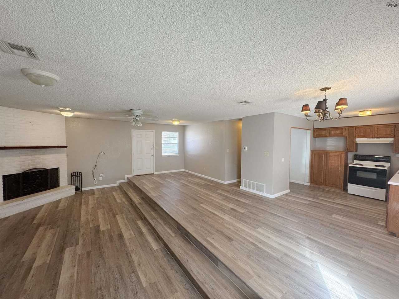 1407 Hunt St - Photo 3 of 13