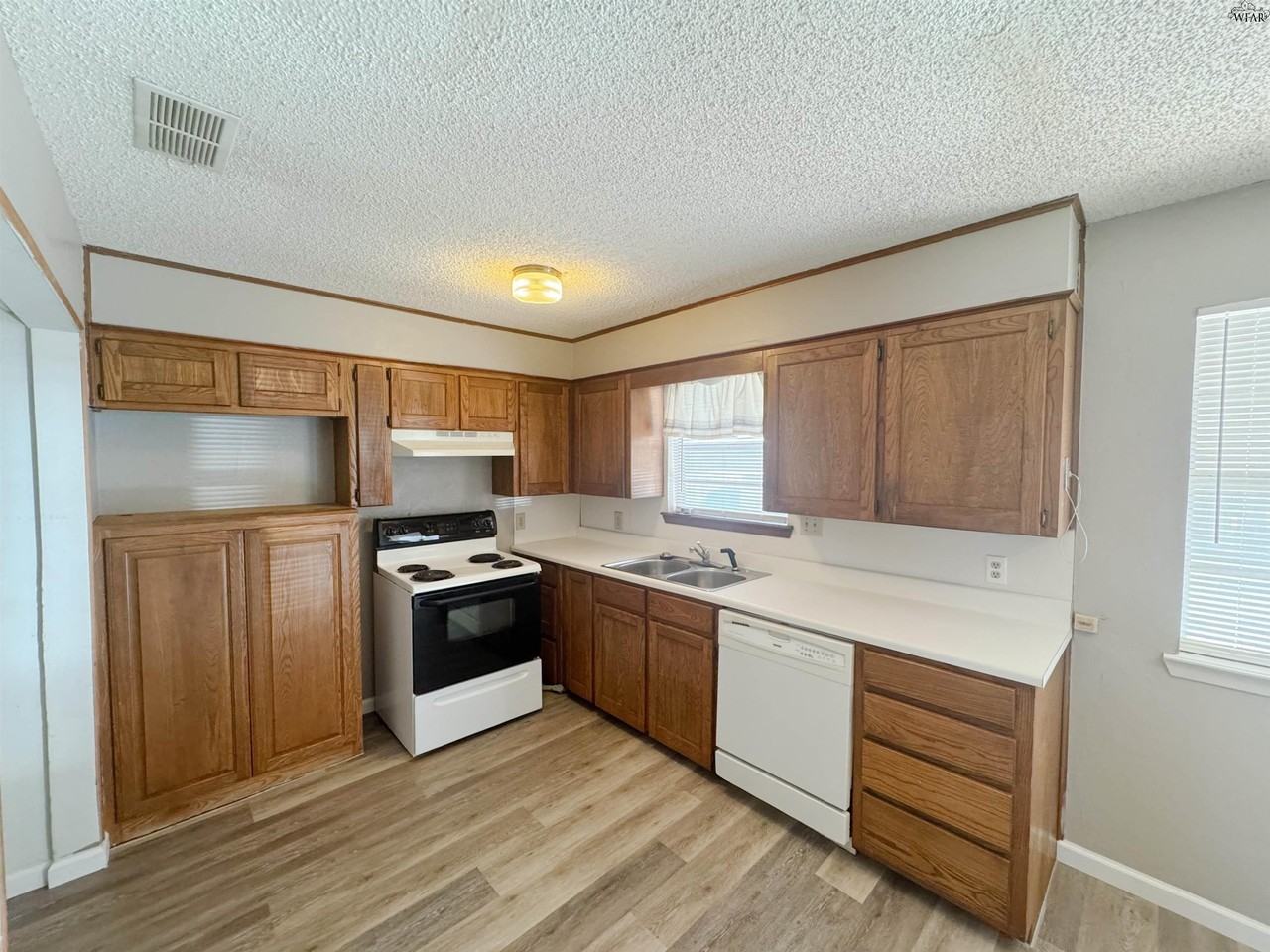 1407 Hunt St - Photo 4 of 13