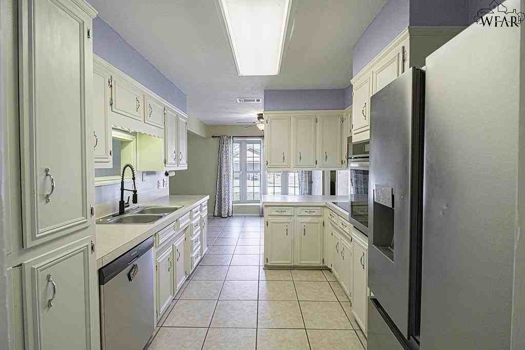 1223 Amherst St - Photo 5 of 26