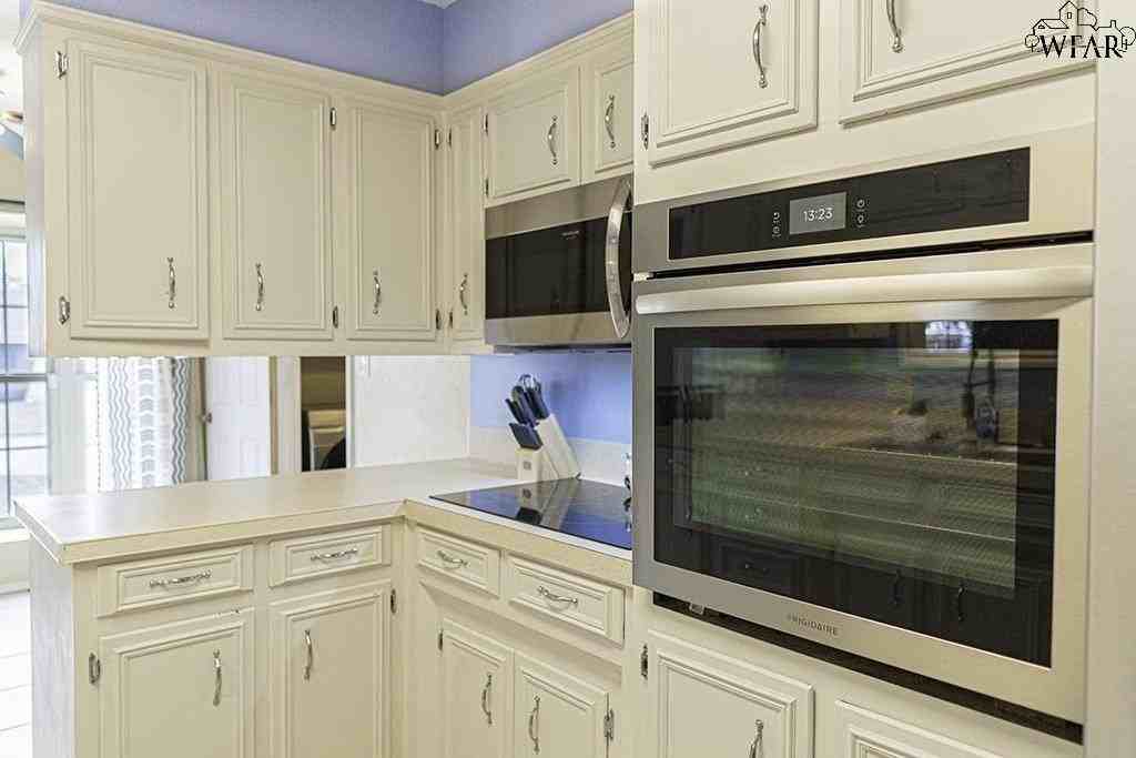 1223 Amherst St - Photo 6 of 26