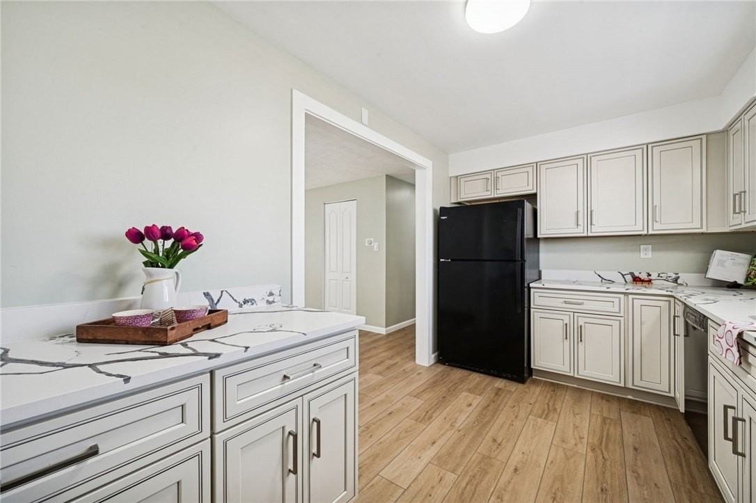 3133 Camberly Dr - Photo 4 of 29