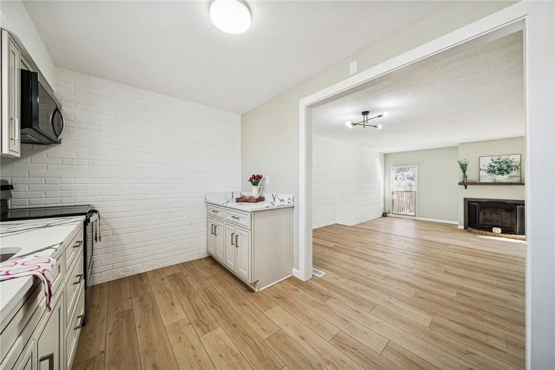 3133 Camberly Dr - Photo 5 of 29