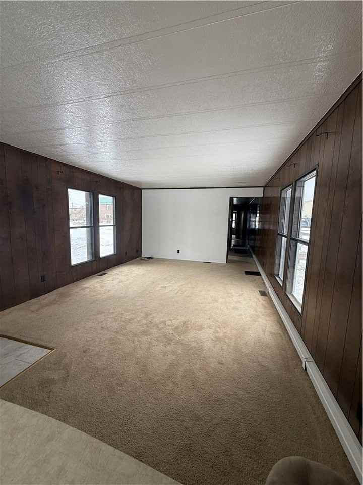 1631 Hyndman St - Photo 2 of 12