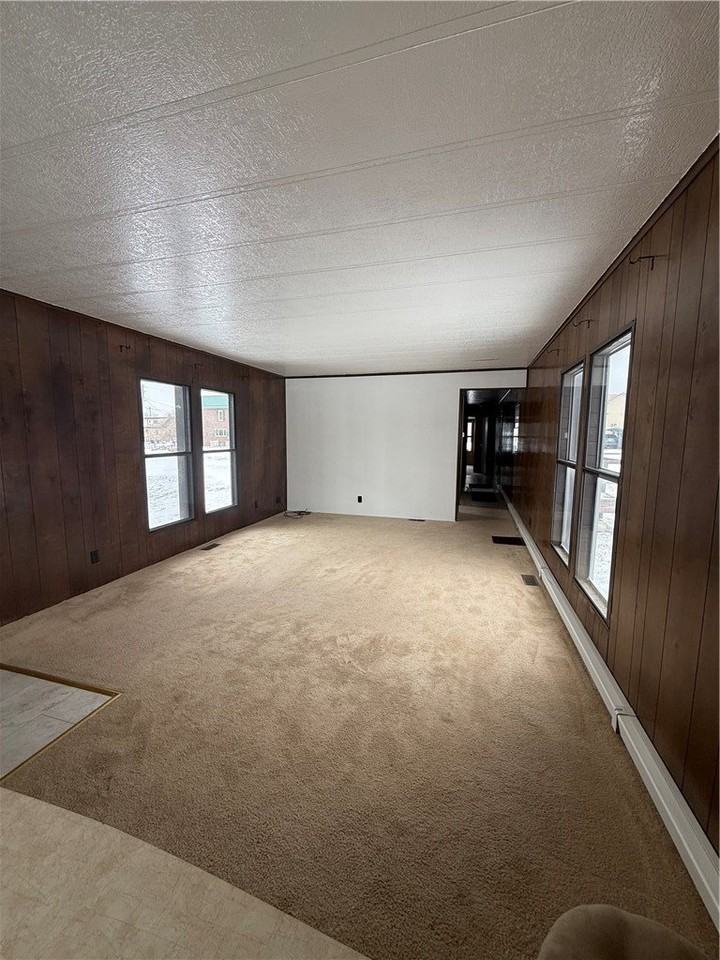 1631 Hyndman St - Photo 3 of 12