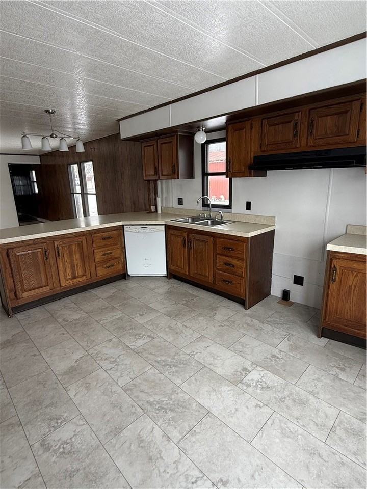 1631 Hyndman St - Photo 6 of 12