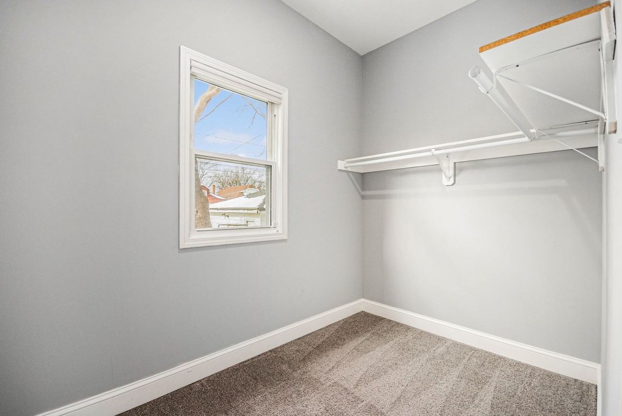 1702 N Meade Ave - Photo 7 of 14