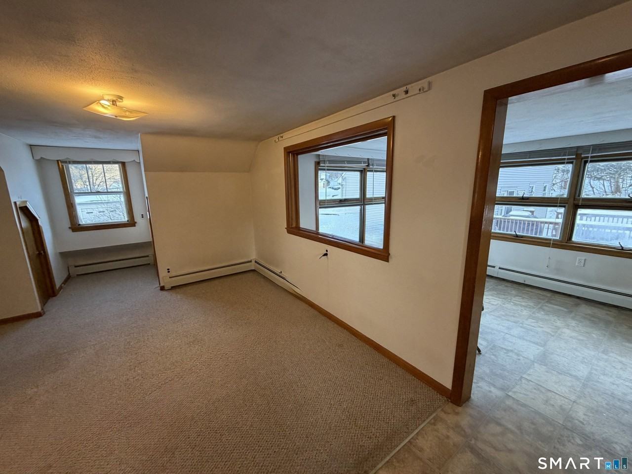 183 Melbourne St - Photo 4 of 12