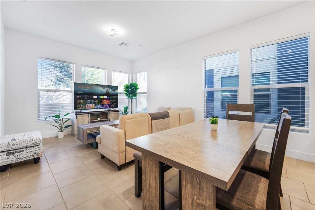 9816 Kings Glen St - Photo 3 of 18