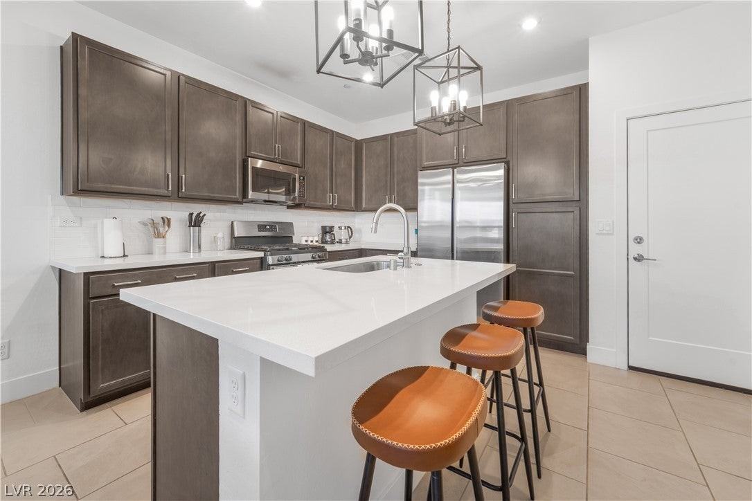 9816 Kings Glen St - Photo 4 of 18