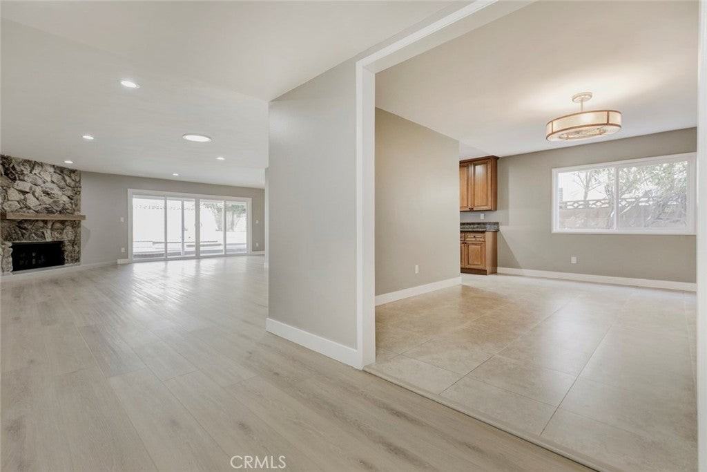 20625 Lemarsh St - Photo 5 of 38