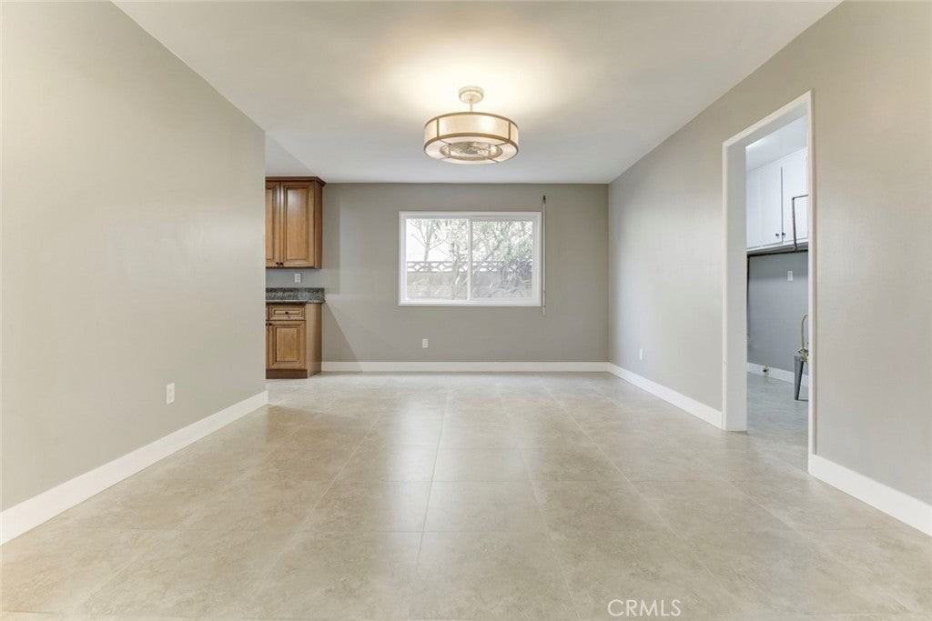 20625 Lemarsh St - Photo 6 of 38