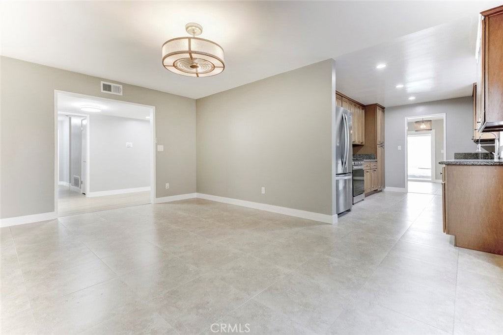 20625 Lemarsh St - Photo 7 of 38