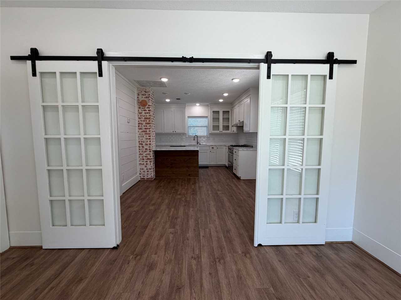 402 W Third St - Photo 4 of 15