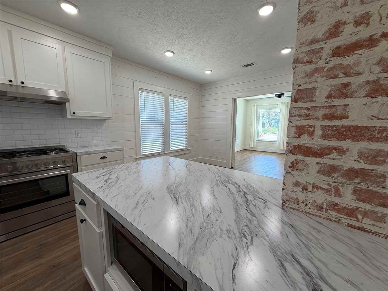 402 W Third St - Photo 6 of 15