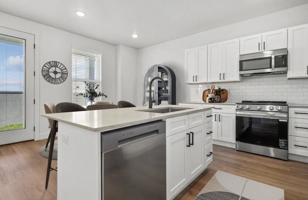 4841 W Oakford Ln - Photo 4 of 21