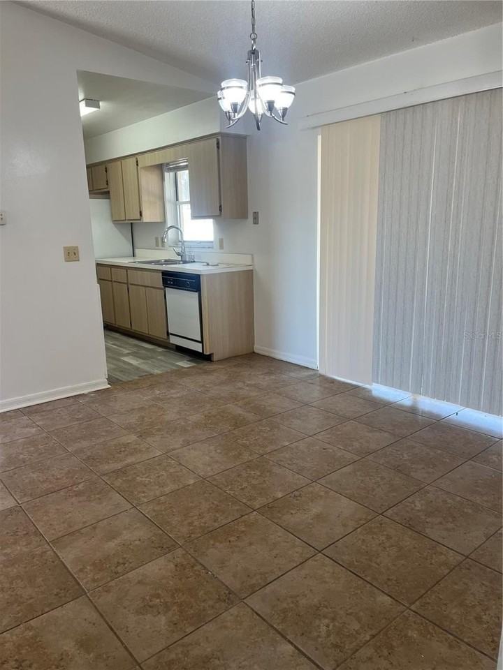 1585 Triangle Dr - Photo 3 of 21